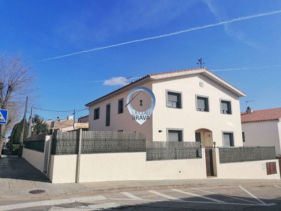 Foto 2 de Xalet en venda a Torroella de Montgrí pueblo de 5 habitacions amb terrassa i garatge