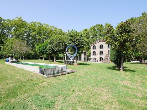 Foto 1 de Xalet en venda a Sant Joan les Fonts de 3 habitacions amb terrassa i piscina