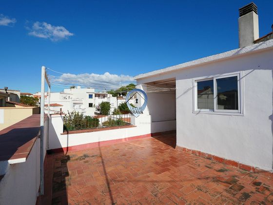 Foto 2 de Casa adosada en venta en Barri de Tueda de 2 habitaciones con terraza y garaje