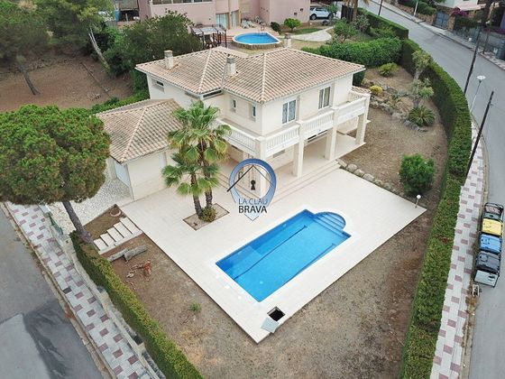 Foto 1 de Xalet en venda a Fenals de 4 habitacions amb terrassa i piscina
