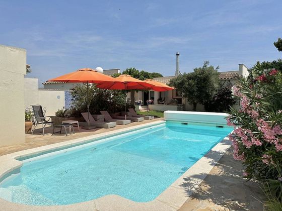 Foto 1 de Venta de casa en calle De Les Dunes de 4 habitaciones con terraza y piscina