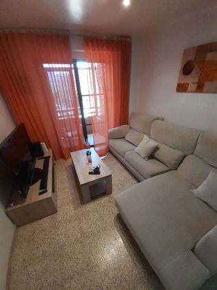Foto 2 de Venta de piso en calle De Higinio Noja de 4 habitaciones con muebles y balcón