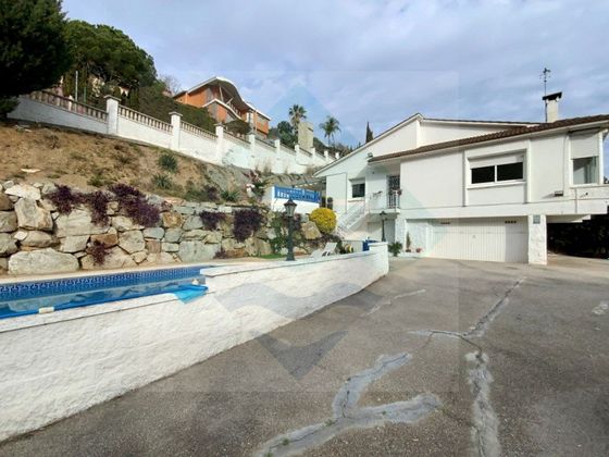 Foto 2 de Venta de chalet en Alella de 4 habitaciones con terraza y piscina