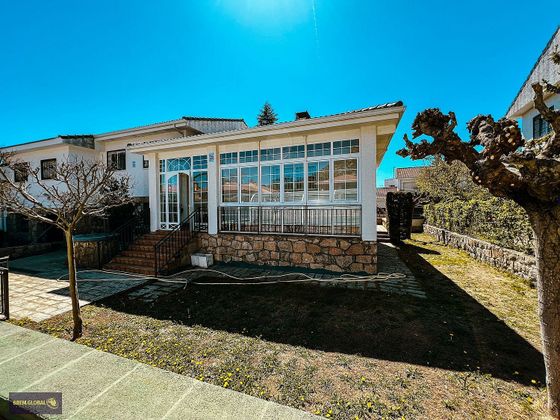 Foto 2 de Casa en venta en avenida Principal de 4 habitaciones con terraza y piscina