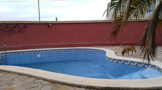 Foto 2 de Chalet en venta en La Raya de 4 habitaciones con terraza y piscina