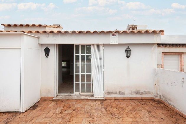 Foto 1 de Casa adossada en venda a Benimàmet de 3 habitacions amb terrassa i garatge