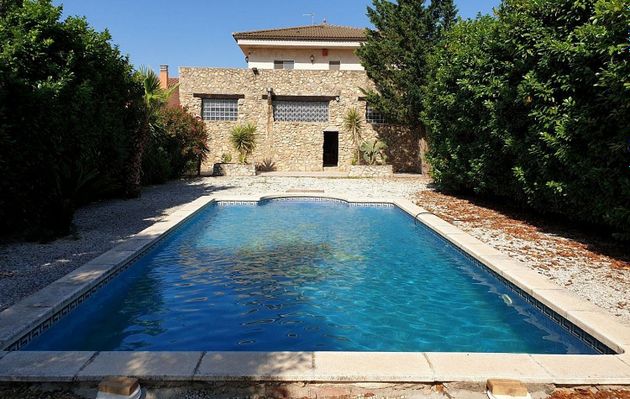 Foto 2 de Chalet en venta en Llers de 3 habitaciones con terraza y piscina