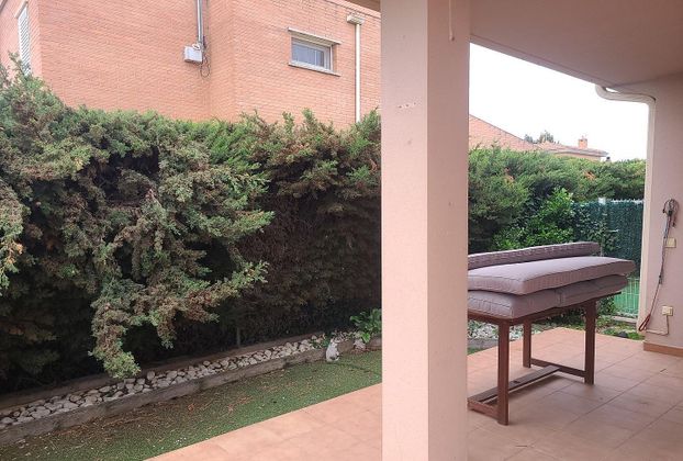 Foto 2 de Chalet en venta en Avinyonet de Puigventós de 3 habitaciones con terraza y piscina