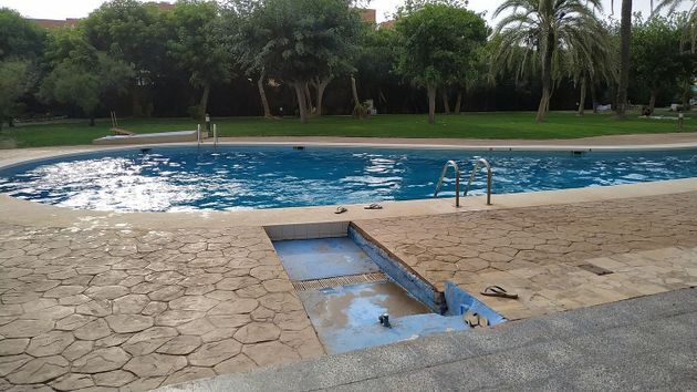 Foto 1 de Piso en alquiler en Gavà Mar de 3 habitaciones con terraza y piscina