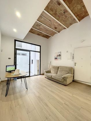 Foto 1 de Pis en venda a El Poble Sec - Parc de Montjuïc de 2 habitacions amb terrassa i aire acondicionat