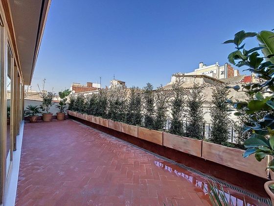 Foto 2 de Àtic en venda a El Raval de 2 habitacions amb terrassa i balcó