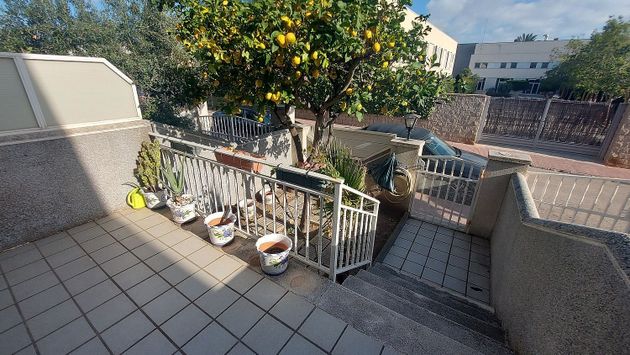 Foto 1 de Casa en venta en calle Selva de 5 habitaciones con terraza y jardín