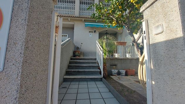 Foto 2 de Casa en venda a calle Selva de 5 habitacions amb terrassa i jardí