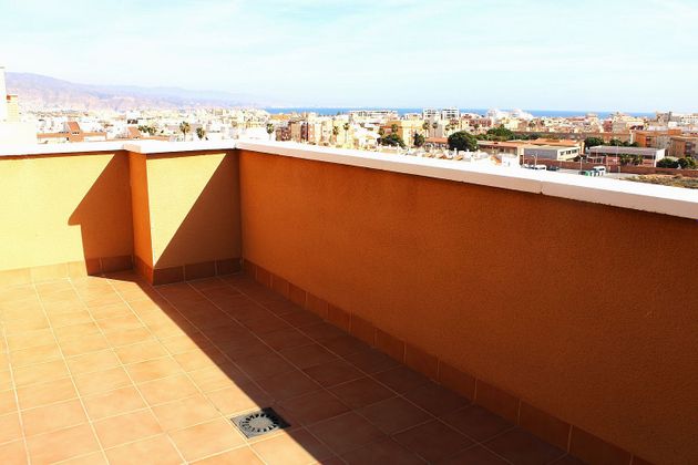Foto 1 de Àtic en venda a Roquetas Centro de 2 habitacions amb terrassa i aire acondicionat