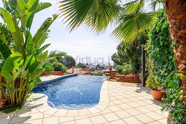 Foto 2 de Chalet en venta en Santa Susanna de 3 habitaciones con terraza y piscina