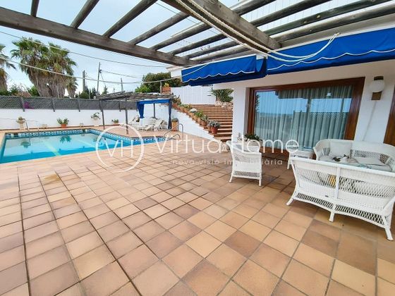 Foto 1 de Casa en venta en Santa Susanna de 4 habitaciones con terraza y piscina