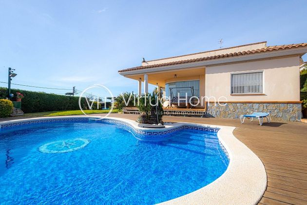Foto 2 de Xalet en venda a Santa Susanna de 3 habitacions amb terrassa i piscina