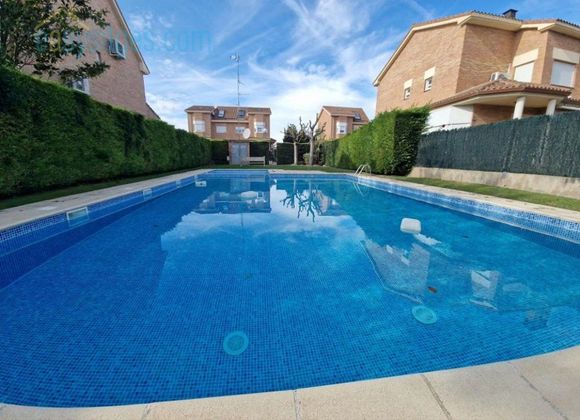 Foto 1 de Xalet en venda a avenida Madrid de 5 habitacions amb terrassa i piscina