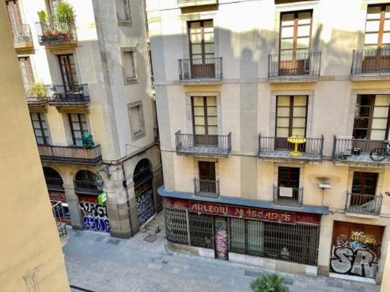 Foto 2 de Pis en venda a Sant Pere, Santa Caterina i la Ribera de 4 habitacions amb balcó i calefacció