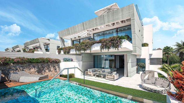 Foto 1 de Casa en venda a Puerto Banús de 3 habitacions amb terrassa i piscina