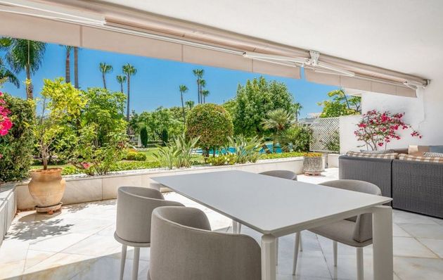 Foto 2 de Pis en venda a Los Naranjos - Las Brisas de 3 habitacions amb terrassa i piscina