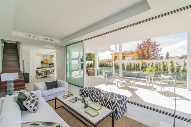 Foto 2 de Casa adossada en venda a Las Cancelas - Valdeolletas de 3 habitacions amb terrassa i piscina