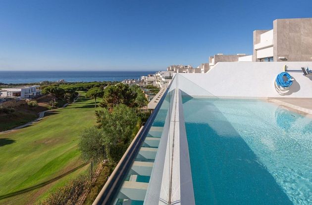 Foto 2 de Casa adossada en venda a Cabo Pino - Reserva de Marbella de 3 habitacions amb terrassa i piscina