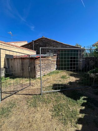 Foto 2 de Venta de casa en avenida Nogales de 1 habitación con jardín