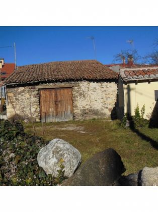 Foto 1 de Casa en venda a calle Arriba amb jardí