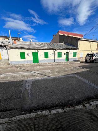 Foto 1 de Casa en venda a avenida De Cascajales de 4 habitacions amb jardí i calefacció