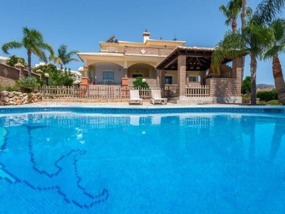 Foto 1 de Xalet en venda a Torrequebrada de 4 habitacions amb terrassa i piscina