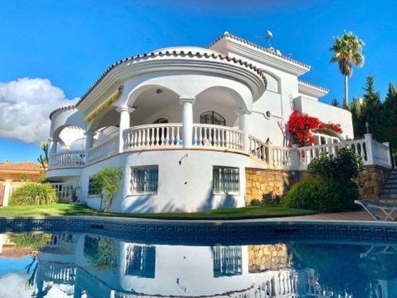 Foto 2 de Xalet en venda a Torrequebrada de 5 habitacions amb terrassa i piscina
