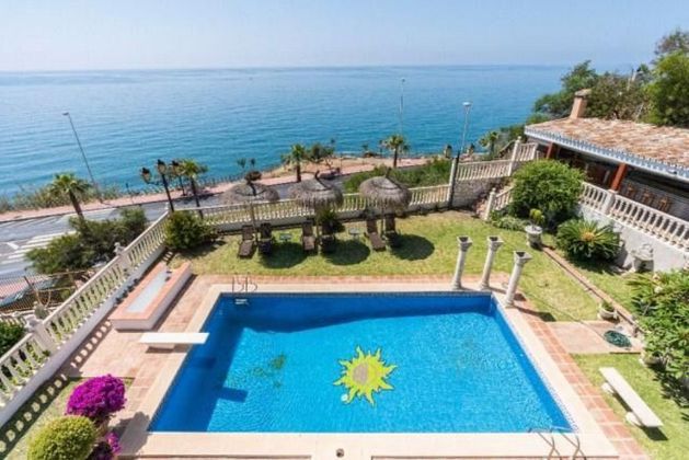 Foto 2 de Chalet en venta en Torremuelle de 6 habitaciones con terraza y piscina