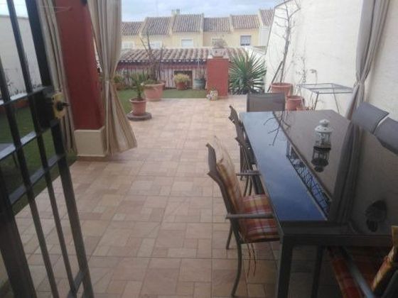 Foto 2 de Casa en lloguer a Polígonos - Recinto Ferial Cortijo de Torres de 3 habitacions amb terrassa i jardí