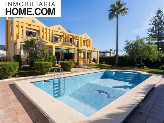 Foto 1 de Casa en venda a calle Amapola de 5 habitacions amb terrassa i piscina
