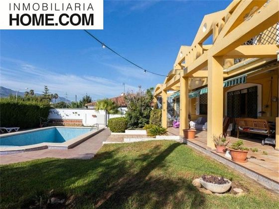 Foto 2 de Casa en venda a calle Amapola de 5 habitacions amb terrassa i piscina