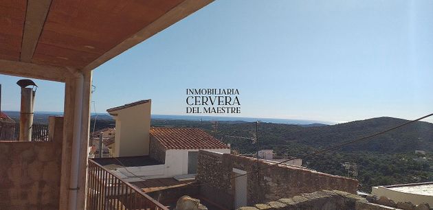 Foto 2 de Casa adossada en venda a Cervera del Maestre de 6 habitacions amb terrassa i balcó