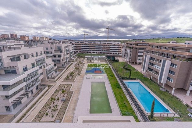 Foto 2 de Ático en venta en calle María Montessori de 5 habitaciones con terraza y piscina