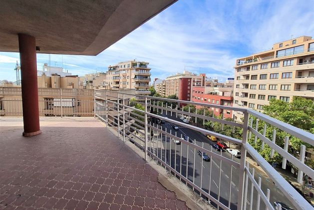 Foto 2 de Pis en venda a calle Aragón de 7 habitacions amb terrassa i garatge