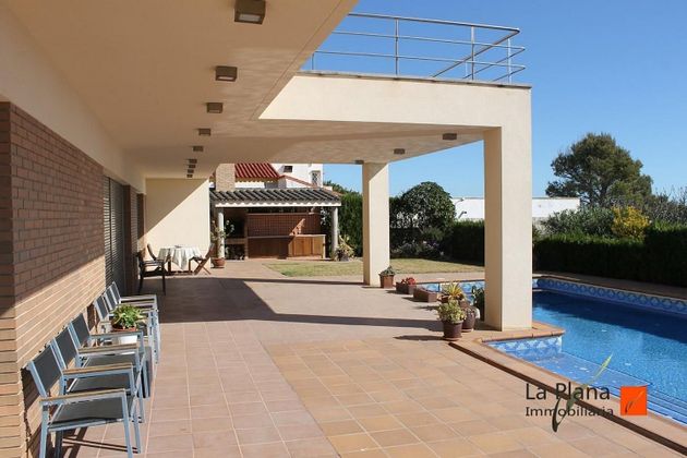 Foto 2 de Venta de chalet en Montsià de Mar de 6 habitaciones con terraza y piscina
