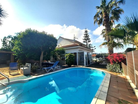 Foto 1 de Venta de chalet en L'Aragai - Prat de Vilanova de 4 habitaciones con terraza y piscina
