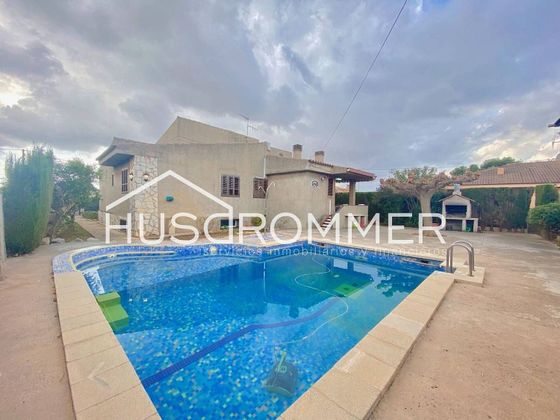 Foto 2 de Xalet en venda a Madrigal de 4 habitacions amb terrassa i piscina