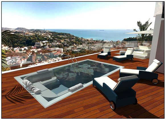 Foto 1 de Chalet en venta en calle Sierra del Endrinal Málaga de 3 habitaciones con terraza y piscina