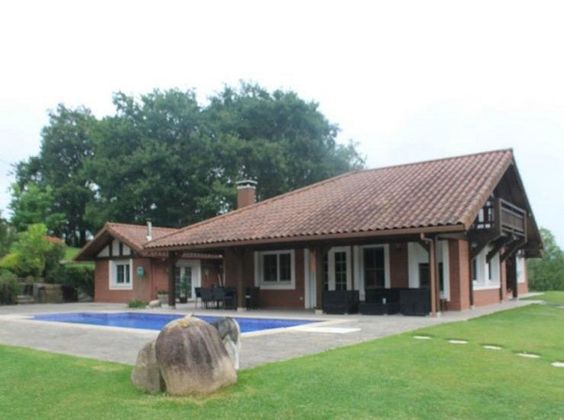 Foto 1 de Casa en venda a Mungia de 4 habitacions amb terrassa i piscina