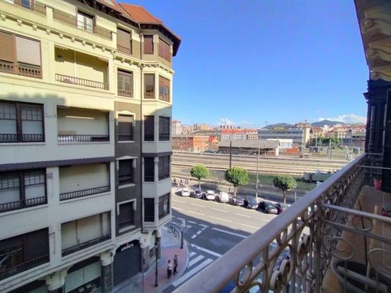 Foto 2 de Venta de piso en Barrio de Abando de 7 habitaciones con balcón y calefacción