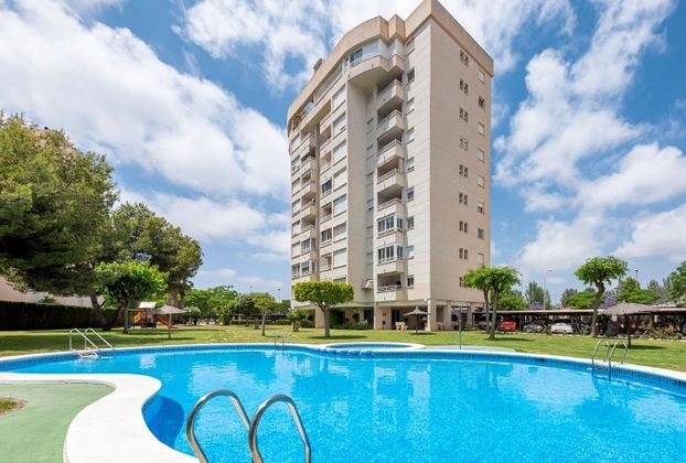 Foto 1 de Àtic en venda a avenida De Oviedo de 4 habitacions amb terrassa i piscina