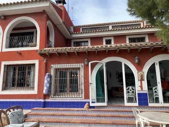 Foto 1 de Xalet en venda a calle Federico Garcia Lorca de 6 habitacions amb terrassa i piscina