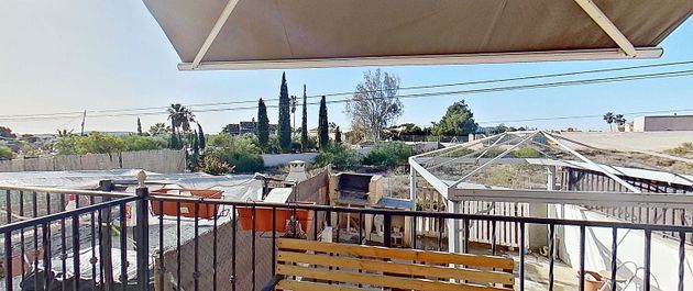 Foto 1 de Casa en venda a calle La Carrasqueta de 3 habitacions amb terrassa i piscina