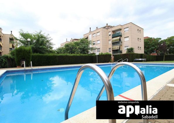 Foto 1 de Pis en venda a Centre - Eixample – Can Llobet – Can Serra de 3 habitacions amb piscina i jardí