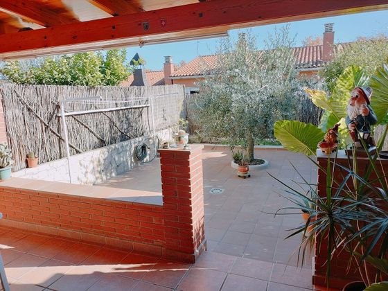 Foto 1 de Casa en venda a Roc Blanc de 4 habitacions amb garatge i jardí